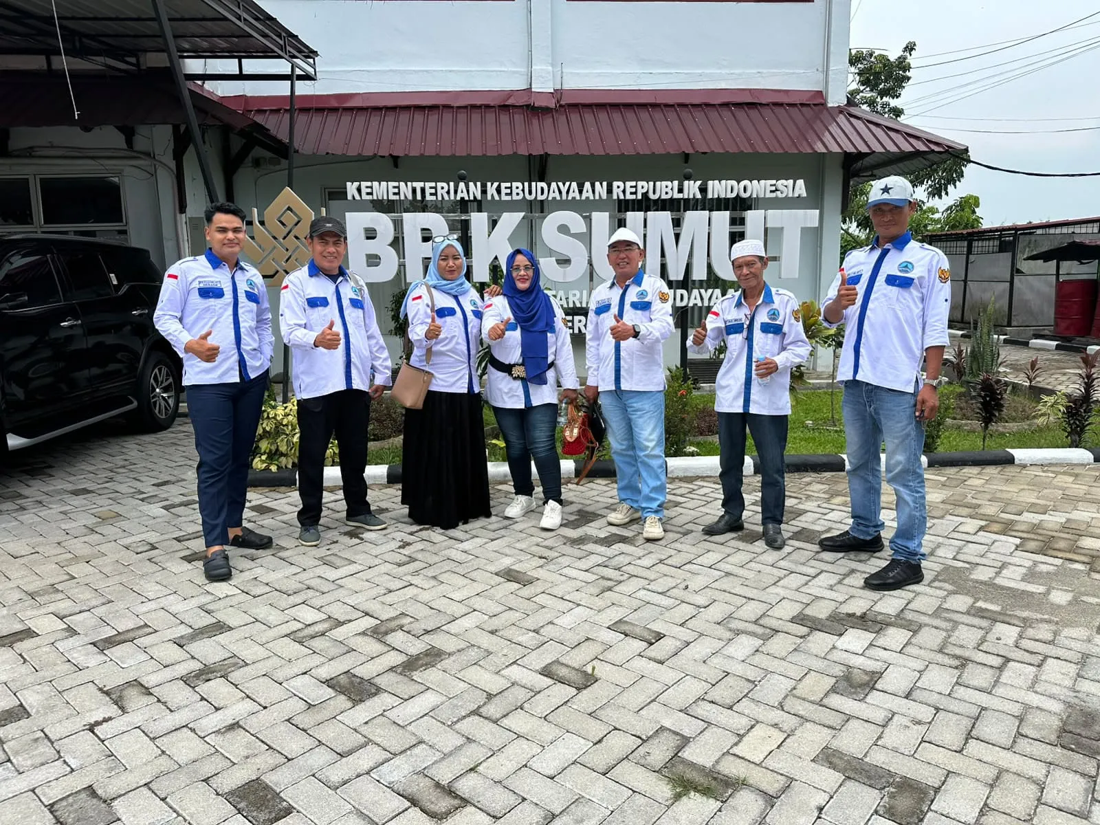 DPP PSN berfoto di depan BPK SUMUT